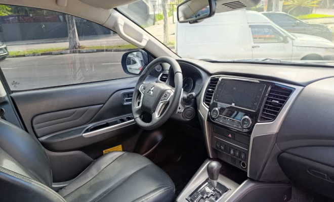 Mitsubishi L200 Triton Sport HPE-S 2.4 CD Dies. Aut 2023 Diesel-10