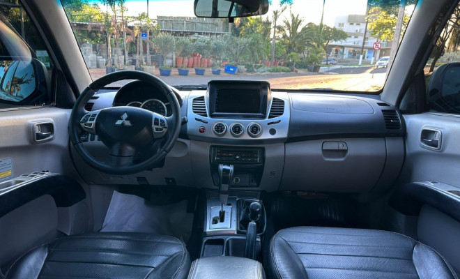 Mitsubishi L200 Triton HPE 3.2 CD TB Int.Diesel Aut 2014 Diesel-6