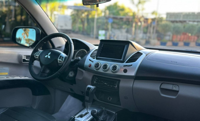 Mitsubishi L200 Triton HPE 3.2 CD TB Int.Diesel Aut 2014 Diesel-7