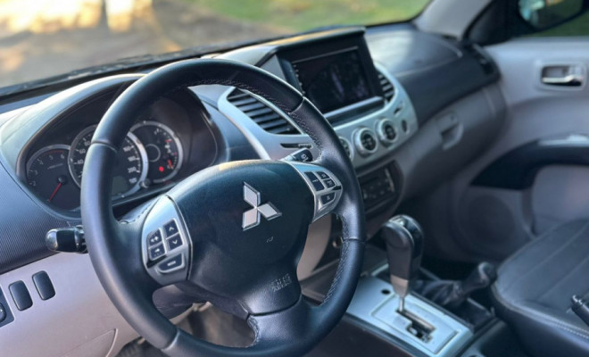 Mitsubishi L200 Triton HPE 3.2 CD TB Int.Diesel Aut 2014 Diesel-8