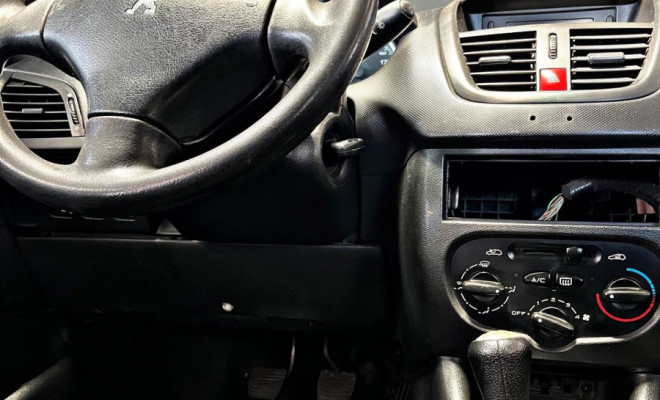 Peugeot 207 SW XR Sport 1.4 Flex 8V 5p 2009 Flex-3