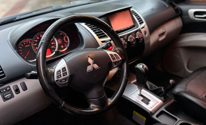 Mitsubishi Pajero DAKAR/HPE 3.5 4x4 Flex 5p Aut. 2013 Flex-7