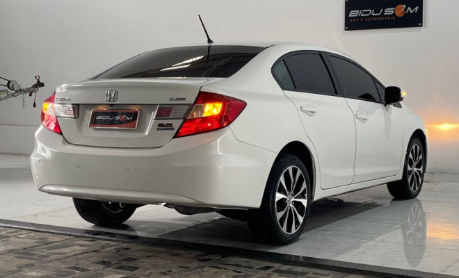Honda Civic Sedan LXR 2.0 Flexone 16V Aut. 4p 2015 Flex-18