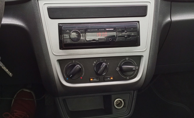 VW - VolksWagen Saveiro 1.6 Mi/ 1.6 Mi Total Flex 8V 2014 Gasolina-8