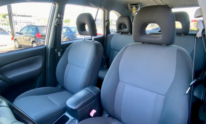 Toyota RAV4 2.0 4x4 Aut. - 2005-4