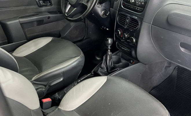 Fiat Strada Adventure 1.8 Flex CE 2015-2