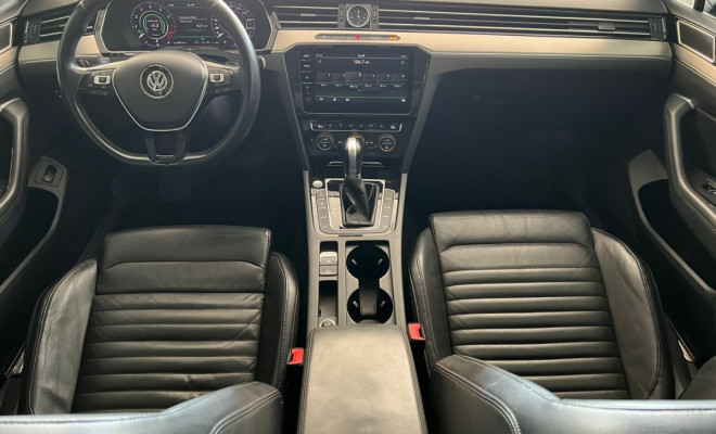 VW - VolksWagen Passat Highline 2.0 TSI 220cv Tip. 2018 Gasolina-8