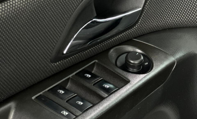 GM - Chevrolet CRUZE LT 1.8 16V FlexPower 4p Mec. 2013 Flex-10