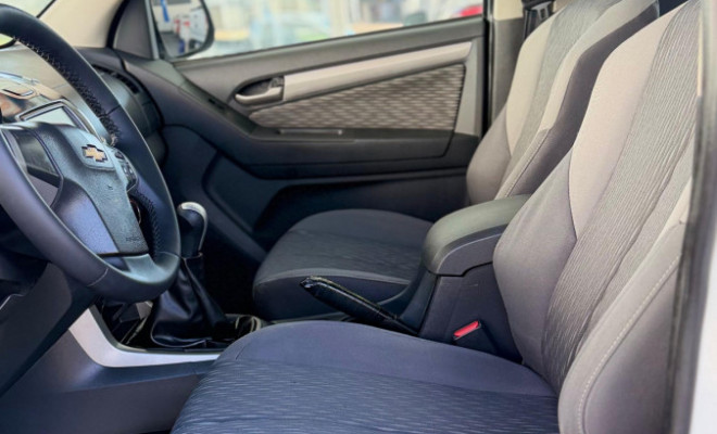 GM - Chevrolet S10 Pick-Up LS 2.4 F.Power 4x2 CD 2016 Flex-12