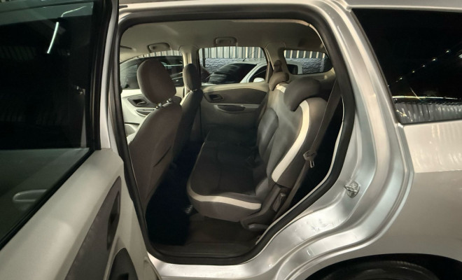 GM - Chevrolet SPIN LT 1.8 8V Econo.Flex 5p Aut. 2013 Flex-10