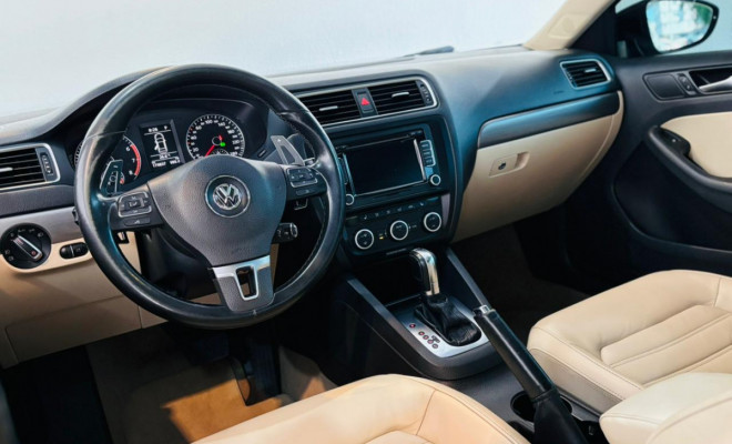 VW - VolksWagen JETTA Highline 2.0 TSI 16V 4p Tiptronic 2013 Flex-11