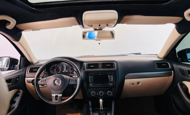 VW - VolksWagen JETTA Highline 2.0 TSI 16V 4p Tiptronic 2013 Flex-8