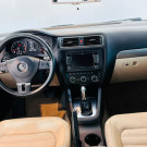 VW - VolksWagen JETTA Highline 2.0 TSI 16V 4p Tiptronic 2013 Flex-9