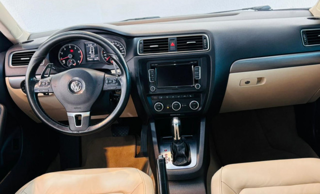 VW - VolksWagen JETTA Highline 2.0 TSI 16V 4p Tiptronic 2013 Flex-9