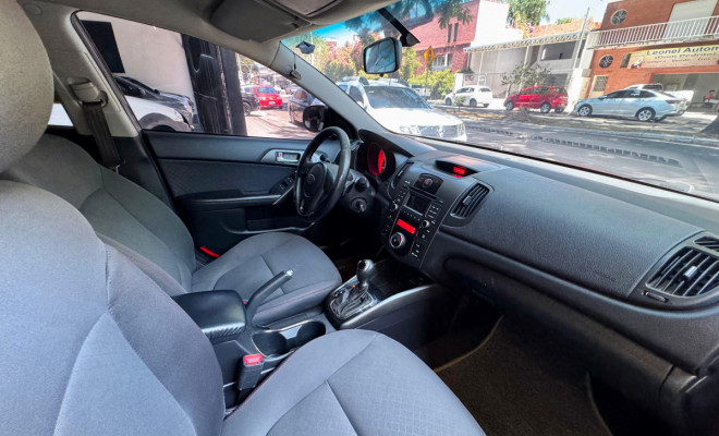 Kia Motors Cerato 1.6 16V Aut. 2011 Flex-8