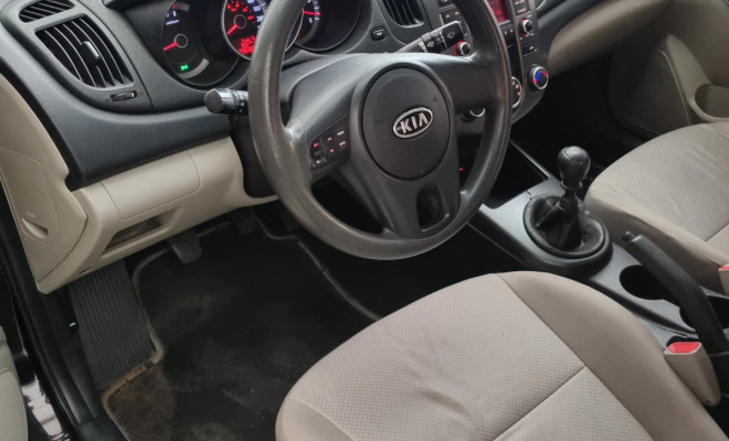 Kia Motors Cerato 1.6 16V Mec. 2011 Gasolina-8