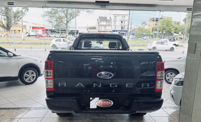 Ford Ranger XLS 2.5 16V 4x2 CS Flex 2016 Gás-1