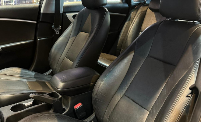 Hyundai i30 1.8 16V Aut. 5p 2015 Gasolina-11