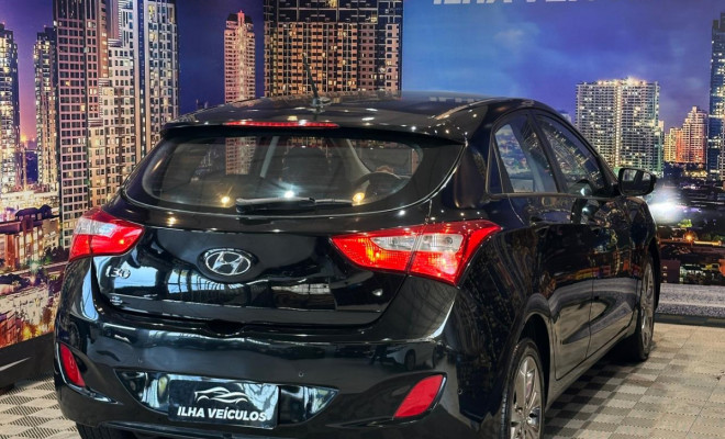 Hyundai i30 1.8 16V Aut. 5p 2015 Gasolina-13