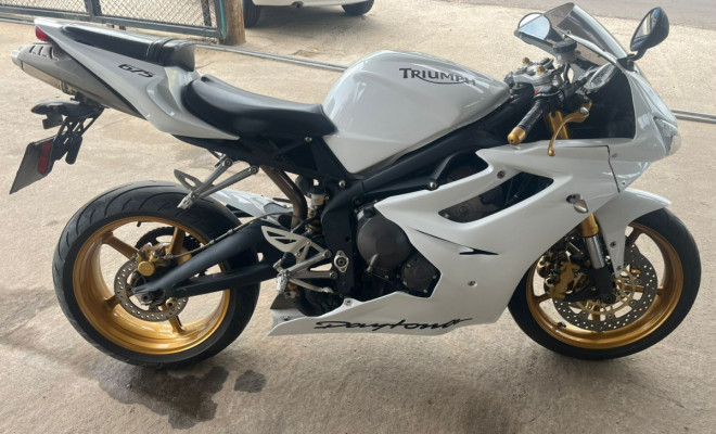 TRIUMPH DAYTONA 675i 2009 Gasolina-1