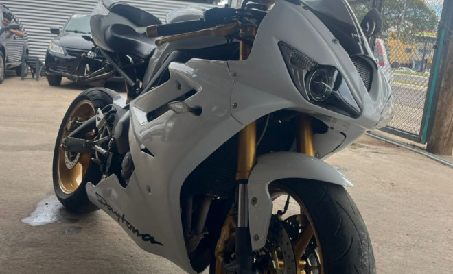 TRIUMPH DAYTONA 675i 2009 Gasolina-0