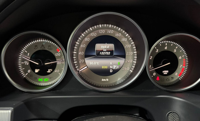 Mercedes-Benz E-250 CGI Avantgarde 2.0 TB 211cv Aut. 2014 Gasolina-9