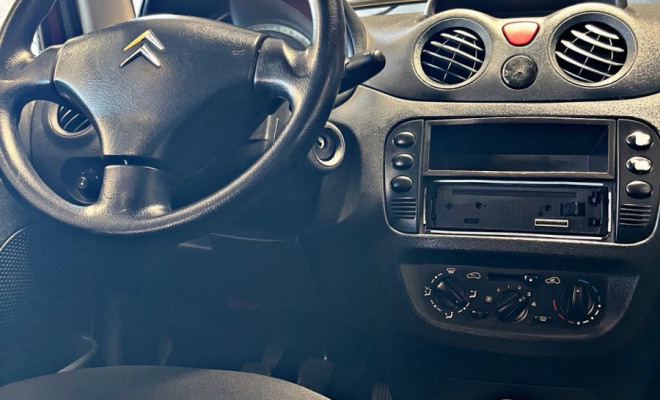 Citroën C3 GLX 1.4/ GLX Sonora 1.4 Flex 8V 5p 2008 Flex-4