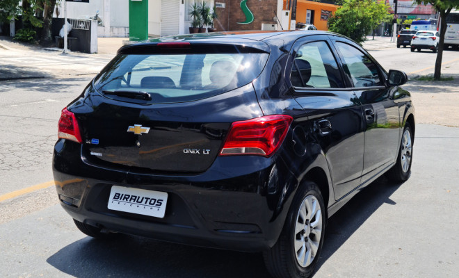 Chevrolet Onix 2017 LT 1.4 – Econômico e Confiável-4