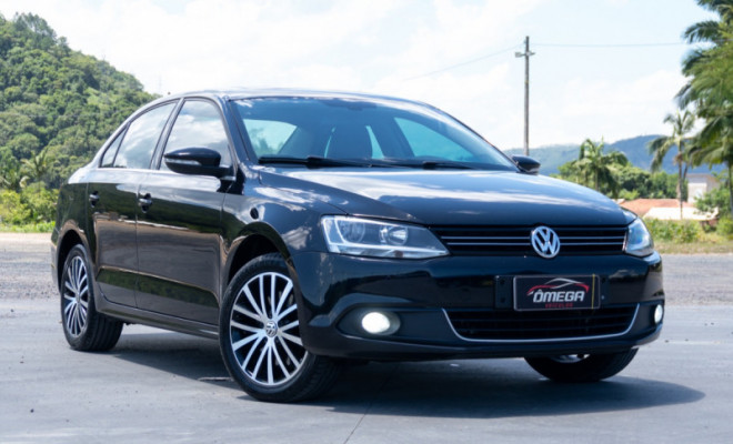 VW - VolksWagen JETTA Highline 2.0 TSI 16V 4p Tiptronic 2013 Gasolina-1