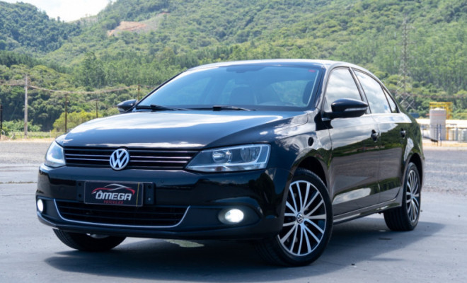 VW - VolksWagen JETTA Highline 2.0 TSI 16V 4p Tiptronic 2013 Gasolina