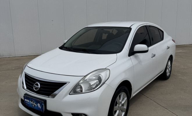 Nissan VERSA SL 1.6 16V Flex Fuel 4p Mec. 2014 Flex