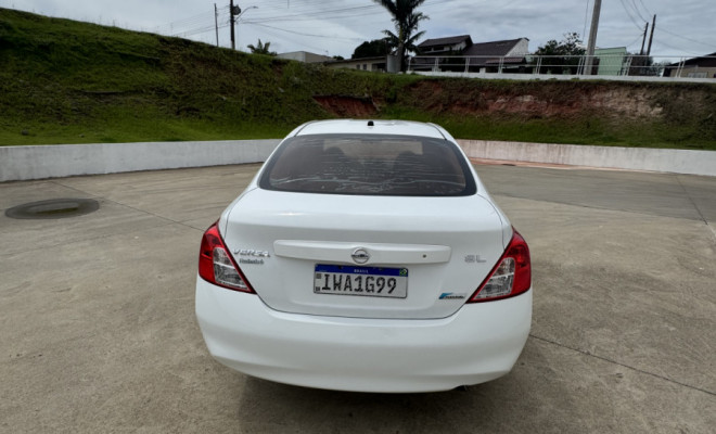 Nissan VERSA SL 1.6 16V Flex Fuel 4p Mec. 2014 Flex-2