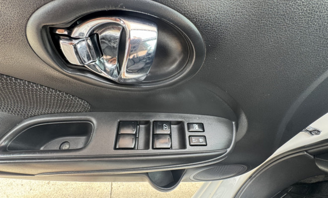 Nissan VERSA SL 1.6 16V Flex Fuel 4p Mec. 2014 Flex-4