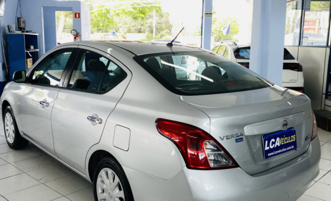 Nissan VERSA SV 1.6 16V Flex Fuel 4p Mec. 2013 Flex-2