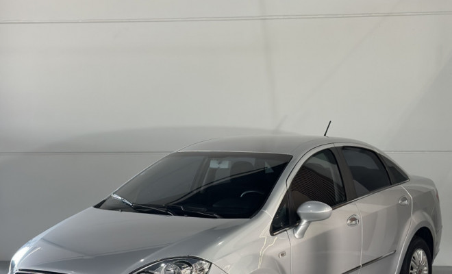 Fiat LINEA ESSENCE 1.8 Flex 16V 4p 2015 Flex