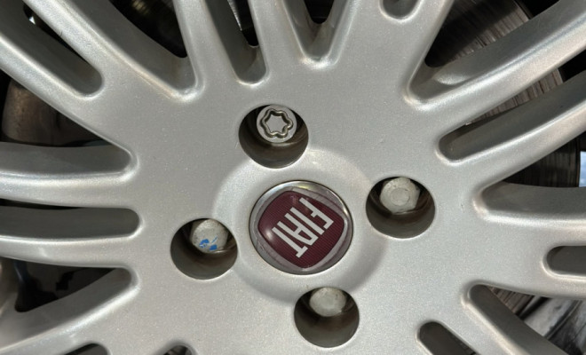 Fiat LINEA ESSENCE 1.8 Flex 16V 4p 2015 Flex-15