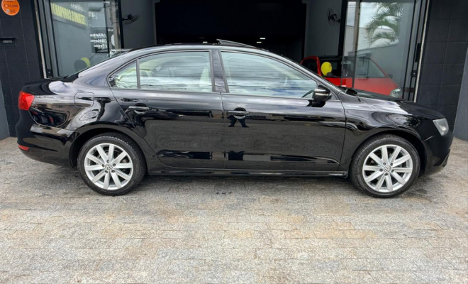 VW - VolksWagen JETTA Comfortline 2.0 T.Flex 8V 4p Tipt. 2014 Flex-9