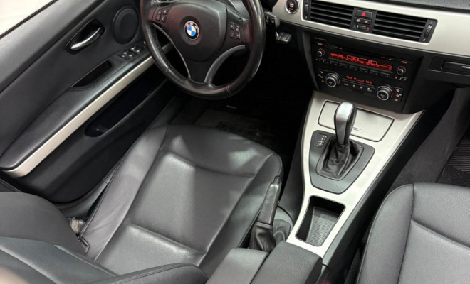 BMW 320iA 2009 Gasolina-10