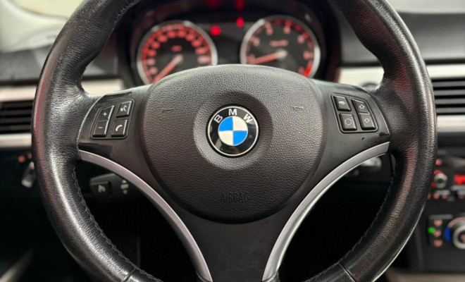BMW 320iA 2009 Gasolina-8