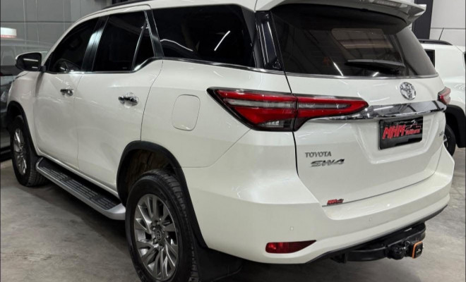 Toyota Hilux SW4 SRX 4x4 2.8 TDI-2