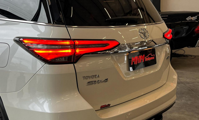 Toyota Hilux SW4 SRX 4x4 2.8 TDI-4