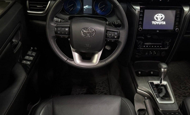 Toyota Hilux SW4 SRX 4x4 2.8 TDI-3