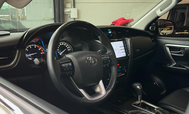 Toyota Hilux SW4 SRX 4x4 2.8 TDI-5