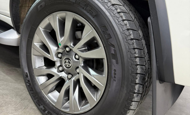 Toyota Hilux SW4 SRX 4x4 2.8 TDI-8