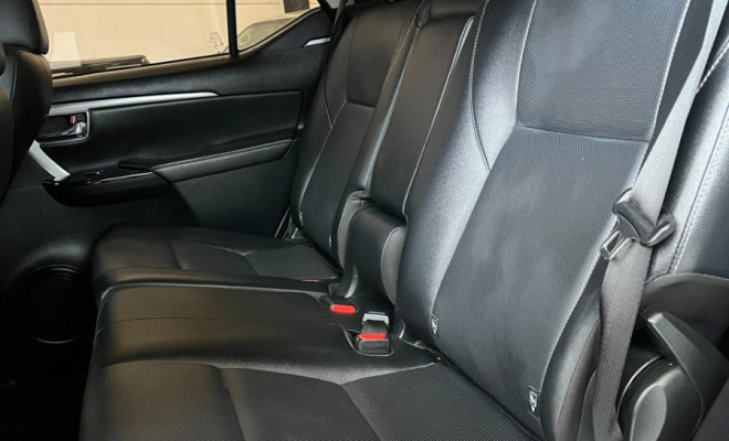 Toyota Hilux SW4 SRX 4x4 2.8 TDI-8