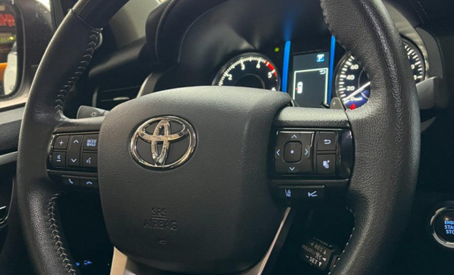 Toyota Hilux SW4 SRX 4x4 2.8 TDI-10