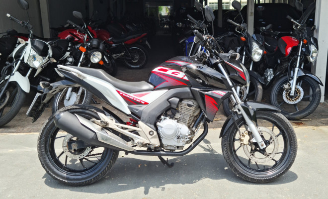 CB 250F TWISTER 2017 – LINDA E ECONÔMICA