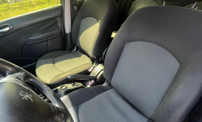 Peugeot 207 SW XR Sport 1.4 Flex 8V 5p 2012 Flex-8