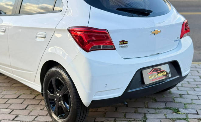 GM - Chevrolet ONIX HATCH LT 1.4 8V FlexPower 5p Mec. 2019 Flex-3