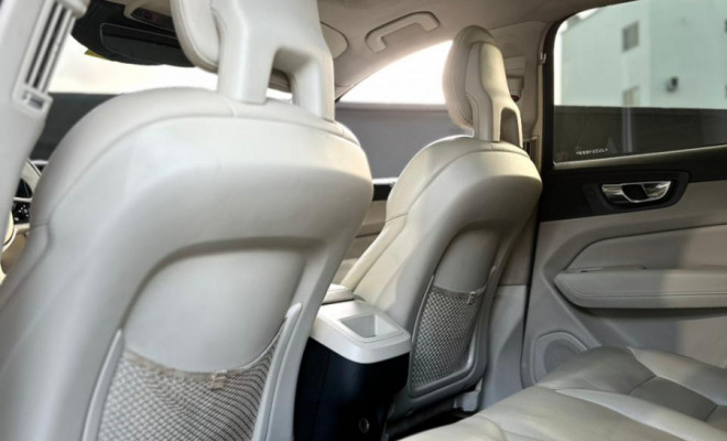 Volvo XC 60 T-5 MOMENTUM 2.0 254cv AWD 5p 2018 Gasolina-23